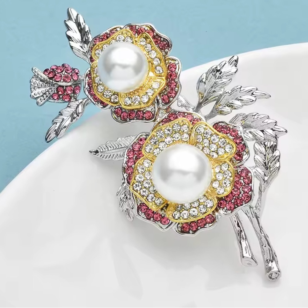 Floral Elegant Silver Gold Brooch with Pearls - Picture 5 of 5